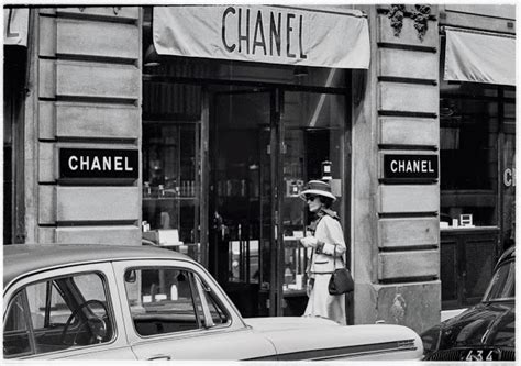 in what year did coco chanel open her first boutique|coco chanel's early life.